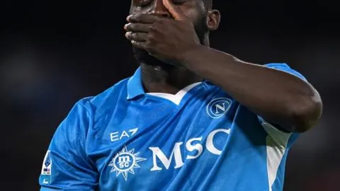 “阿森纳球迷西汉姆赛前集会，力挺人道主义超越足球运动”